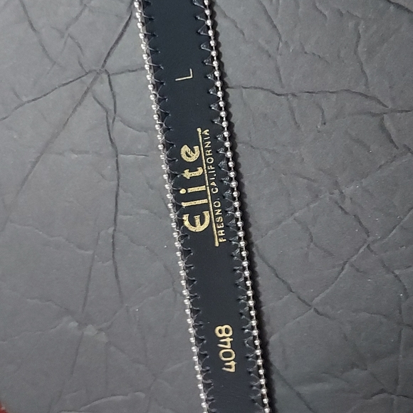 Glitter Elite Belt Size Large measure 35inches to last hole.  Blk/Silver EUC. - Picture 2 of 5